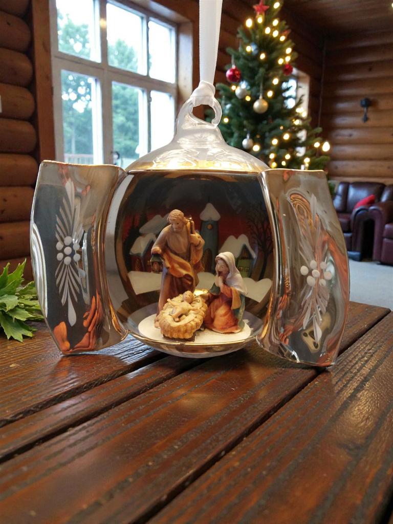 Glaskugel- Echtgold mit Hl.Familie-3