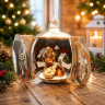 Glaskugel mit holzgeschnitzter Heiliger Familie und Echtgold