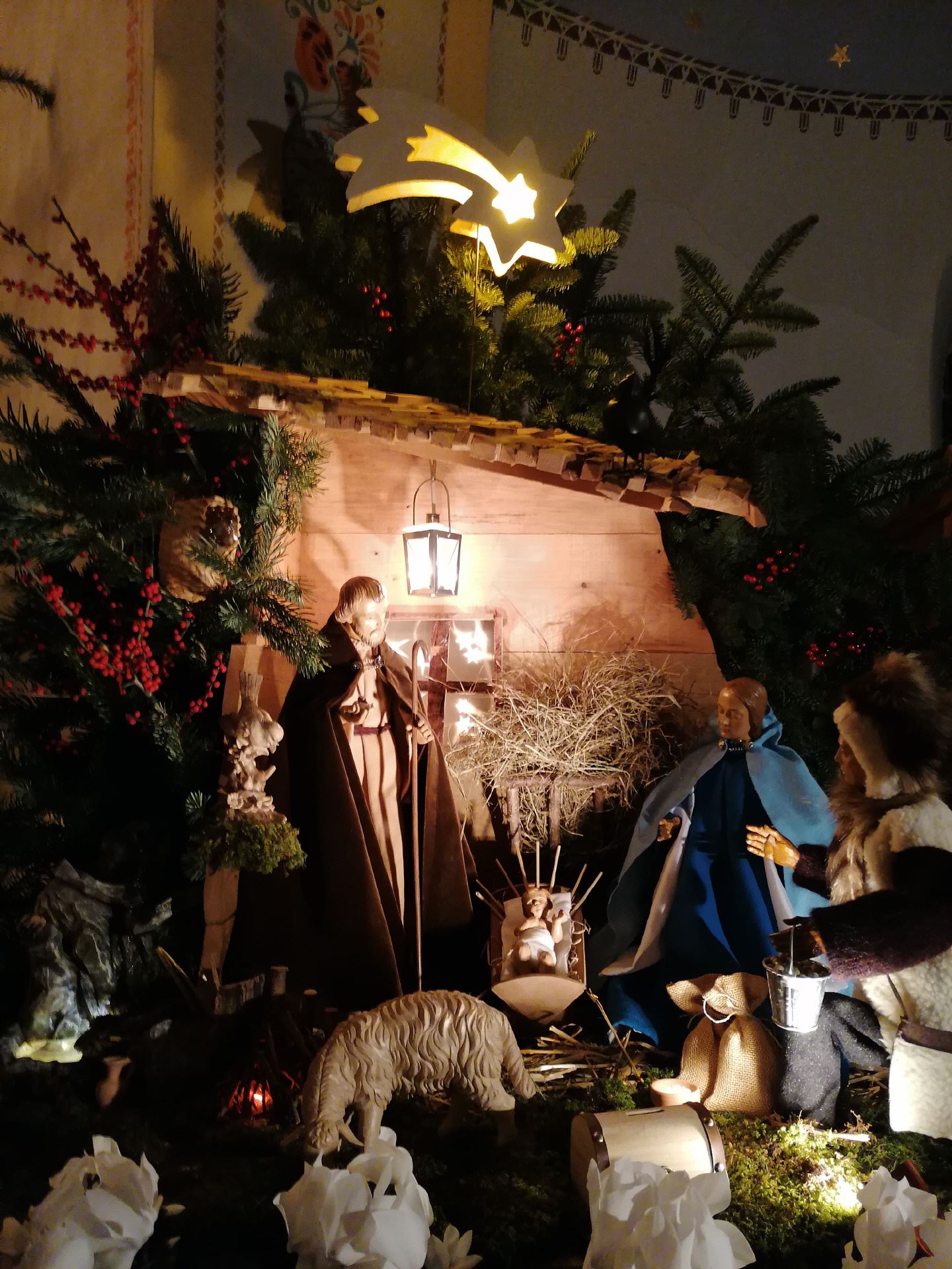 Krippe mit Ankleidefiguren