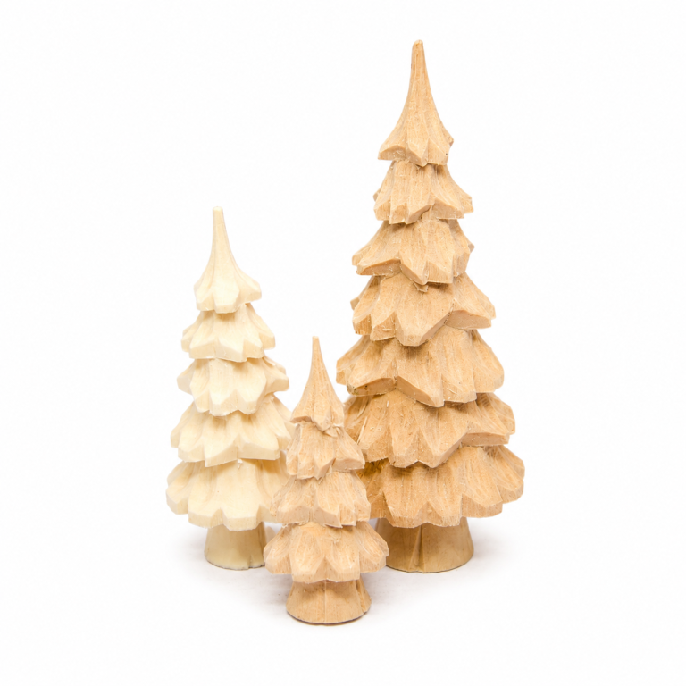 Tannenbaum aus Massivholz auf Stamm für die Krippenlandschaft