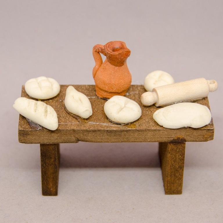 Tisch mit Brot und Krug-Krippenzubehör-